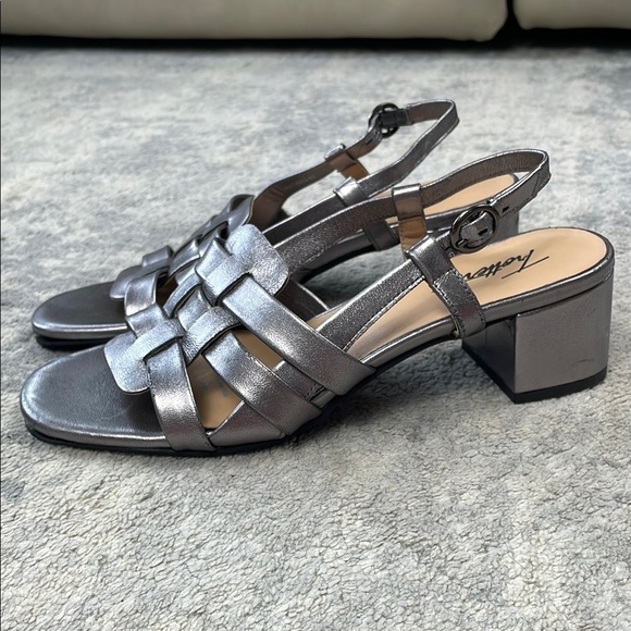 Trotters Luna Slingback Sandals Silver Metallic Woven Straps Block Heel Sz 9 - Picture 3 of 16
